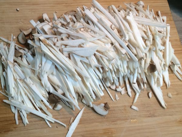 杏鮑菇切塊狀或切絲都可以