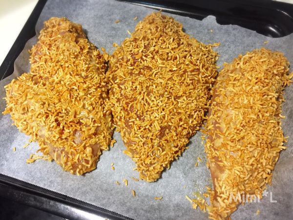 烤箱預熱後，開上下火200度，正反面各烤15分鐘