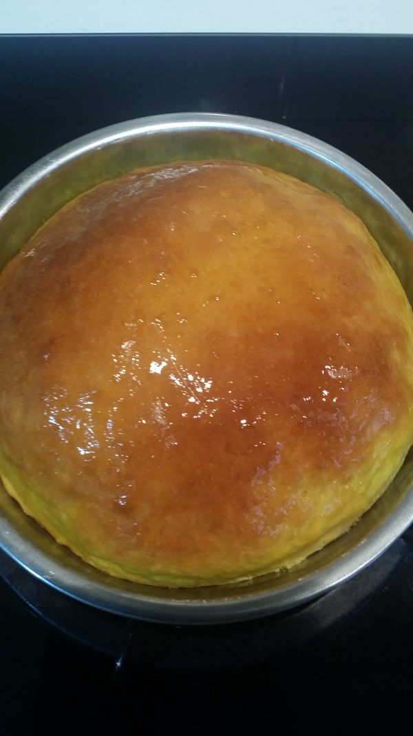 麵團不會黏袋子，表面呈現光滑，即可休息，將麵團用餐巾紙沾水蓋著約10分鐘