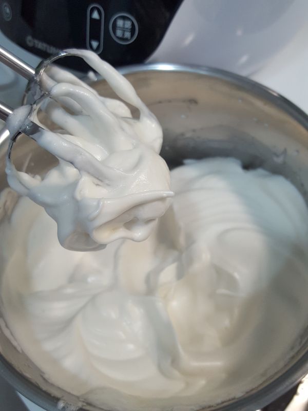 蛋白打發到不會滴落