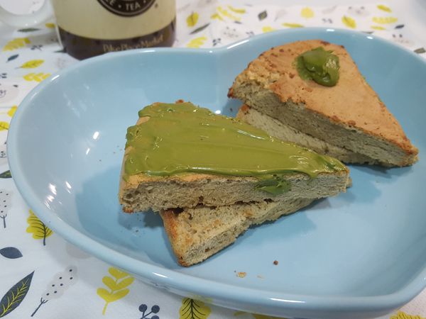 抹茶或紅茶口味都好吃，沒吃完冰起來，吃之前用烤箱烤的脆脆的，配抹茶醬or蜂蜜也很棒