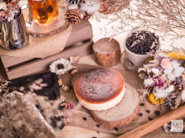 12.出爐待涼後，放進冰箱冷藏四小時，隔夜更好
蛋糕模使用活動底部，脫模後蛋糕就完成囉 
🎂🎂🎂🎂