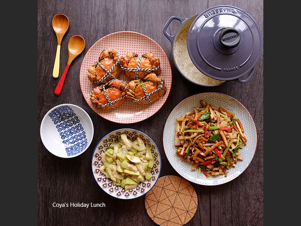 此道菜出現在本人馬不停蹄的挑戰100天不重複的假日午餐Part 17:
清蒸大閘蟹、客家小炒、炒瓠瓜
http://coyachang.pixnet.net/blog/post/116304337