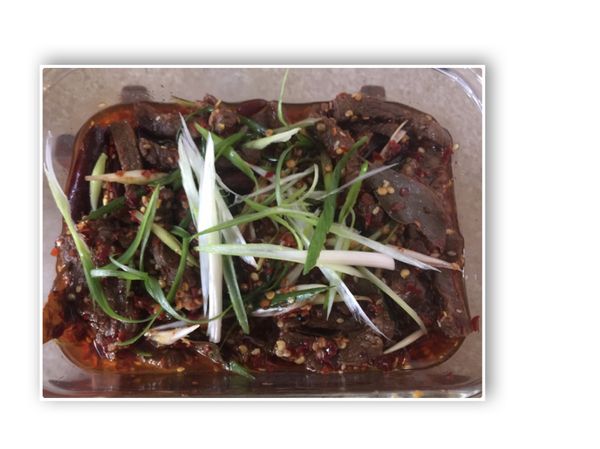 起鍋後可加入少許蔥絲（依個人喜好，可不加），裝入保鮮盒冷藏3～4小時，回油後的牛肉更香辣好吃。