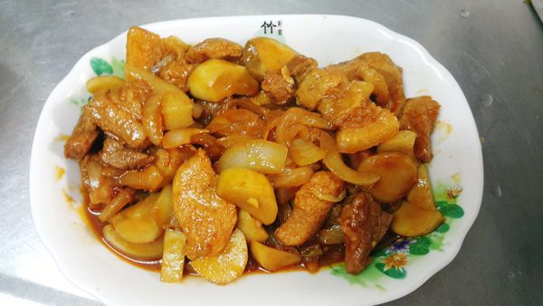 剛完成的韓式豬五花，有松阪豬的口感。脆脆的。
一端上桌馬上吃光光。(是道很下飯的菜哦)