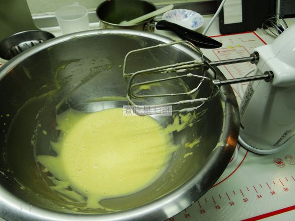 用電動打蛋器攪拌約幾十秒就能拌勻
