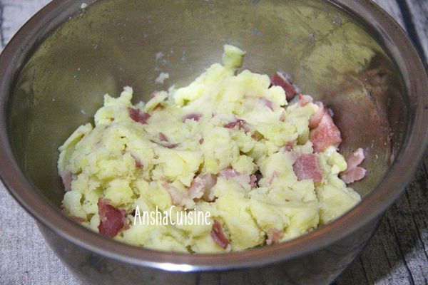 培根煎熟後剪小塊加入後混合