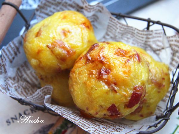 外皮酥香,裡面柔軟又會牽絲的超好吃薯餅就完成囉~