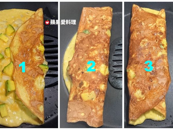 蛋液凝固時，用鍋鏟將蛋慢慢捲起來。