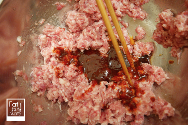 加入 醬油 . 韓國辣醬 . 韓國豆醬 . 蜂蜜