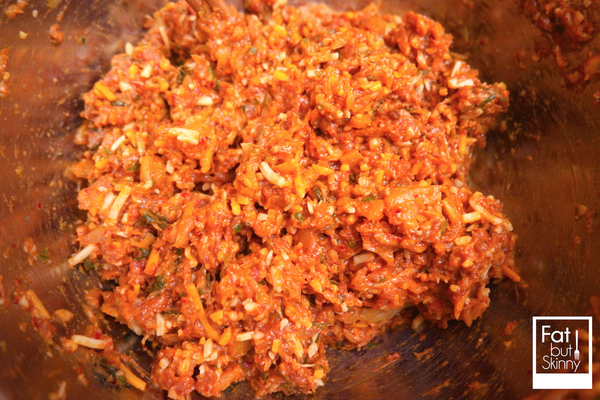 攪拌均勻就可以準備包水餃囉～