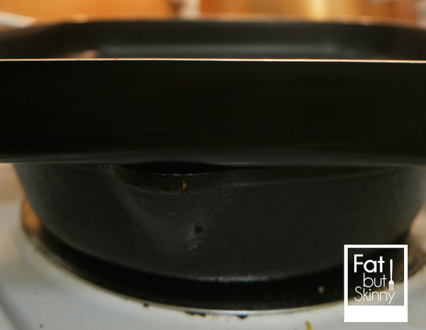 蓋上鍋蓋 悶煮約8分鐘
不過用目測會比較准 等悶煮到水差不多都收乾了就可以打開鍋蓋
打開鍋蓋後底部呈現咖啡色就可以囉