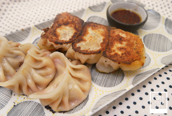 這樣就完成拉～
這次水餃是比較重口味 所以不太需要沾醬
大家也可以自己調整水餃的味道
可以前先包一顆煮 試吃味道 等調整到自己喜歡的味道以後再包完剩下的
這樣就不用怕不適合自己的口味囉 ＝）