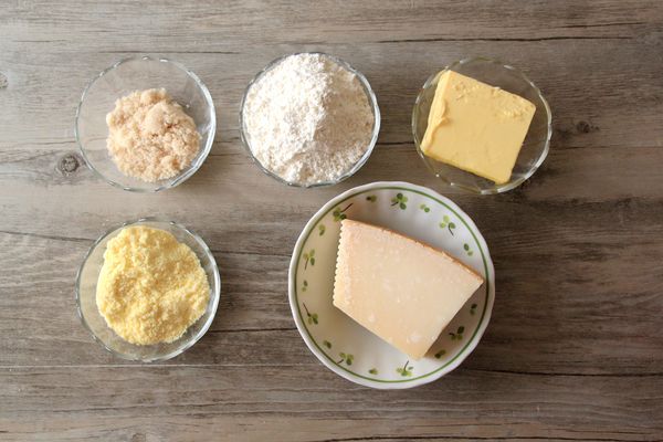 先將所有食材秤好備用。