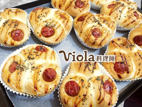 烤溫180度烤32分鐘，期間表面上色後，溫度可以降溫烘烤，讓麵包裡面熟透