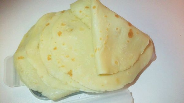 煎好的蛋餅皮可以存放於冷凍庫. (一張一張分開)