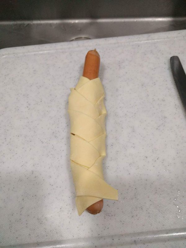 將整個熱狗包住