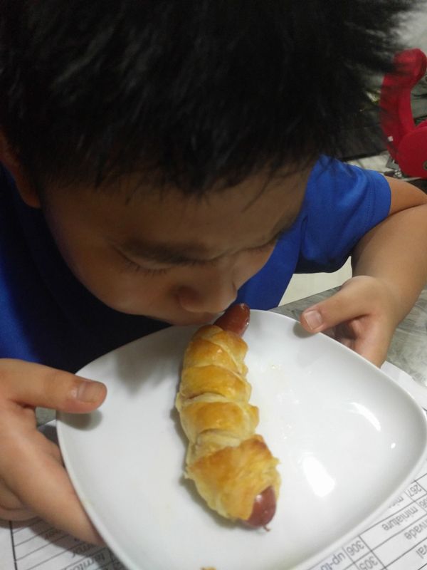 金黃色的熱狗起酥麻花捲就完成！