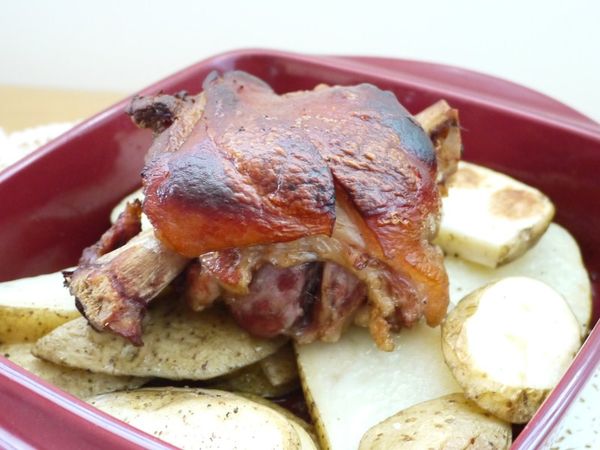 烤完後，皮酥肉嫩的德國豬腳就完工啦~~