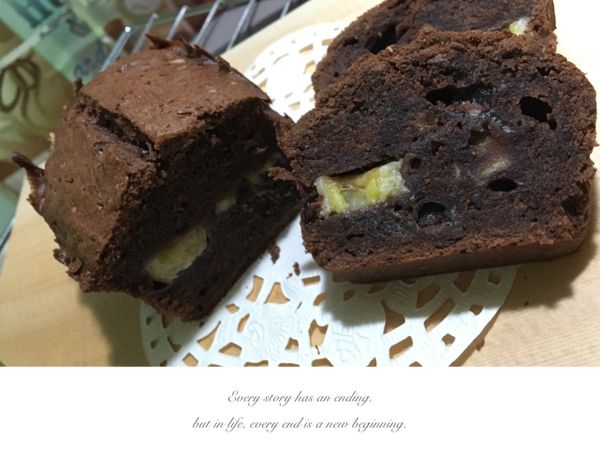 入烤模⋯
先倒一半後⋯將剩下半條香蕉切片加入或條狀加入
後補滿

180度預熱5～10分鐘

170度烤20分鐘後
180度烤10分鐘