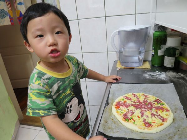 入事先預熱烤箱，上火200度，下火180度。