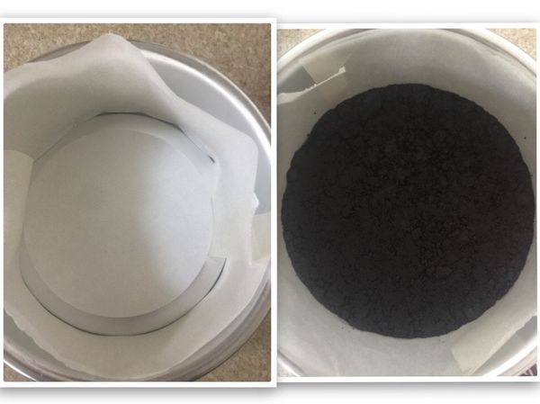 七吋分離式烤模一個，鋪上烘焙紙，將拌好的oreo餅乾倒入模中，用湯匙背壓緊實，放入冰箱冷藏備用。