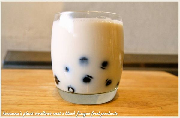 最後將已加熱的光泉鮮乳，直接倒入至玻璃杯中即可。