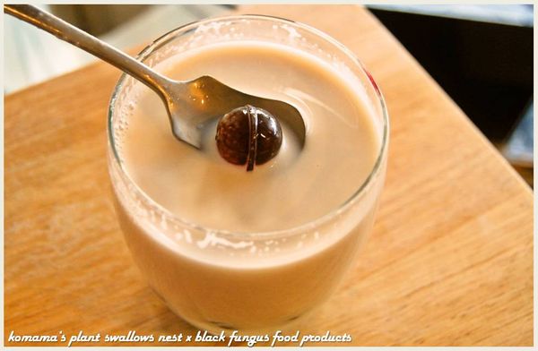 此時黑木耳QQ圓的口感，會因熱牛奶的衝擊，變得更為軟Q與柔嫩。