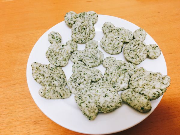 放入180度烤箱中烤30分鍾，直到呈現淡淡的烤色，即可。