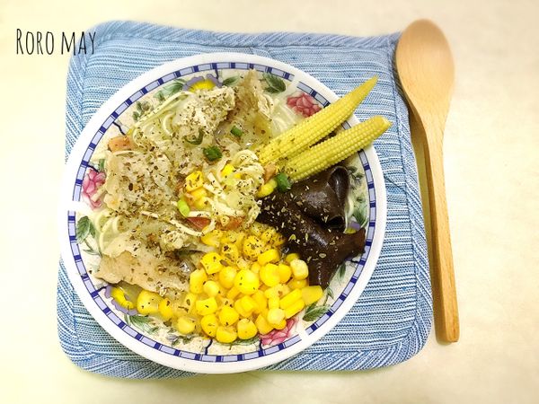 盛盤後灑一些義式香草。