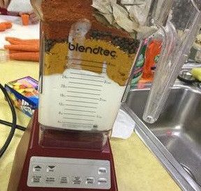 為了降低辣度讓兒童也可以接受，進行調整改將辣椒粉用七味粉取代。