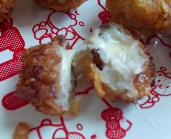 切開，可以看到熔化的起司，是不是很美味呀！