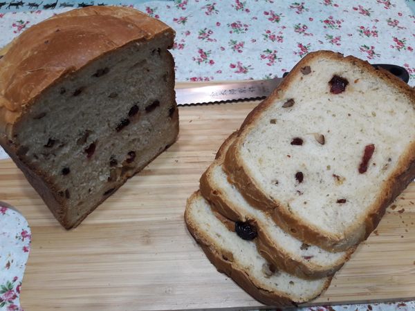 要用專門吐司刀切喔.....等放涼再切....