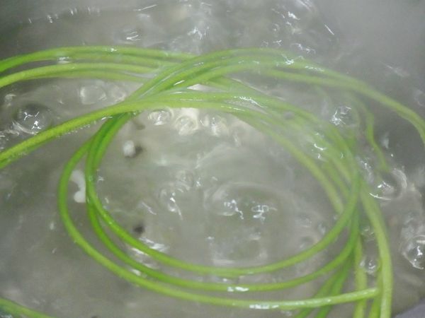 水蓮川燙約50秒後撈起