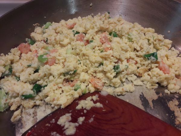 不停的翻炒...即可....放入鹽,再放入白芝麻拌炒即可起鍋....太香了....