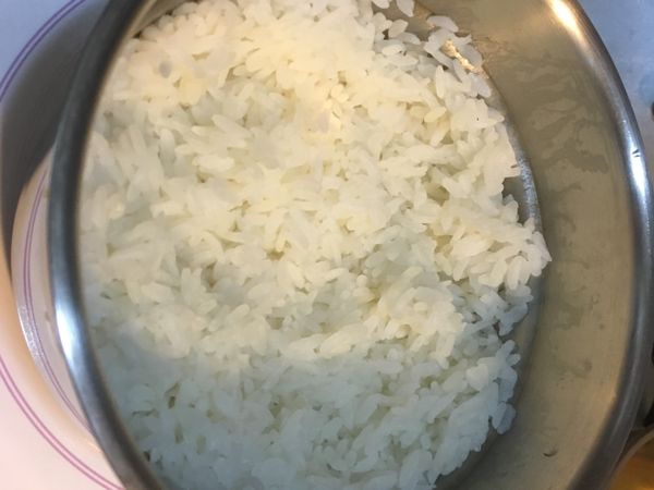 先用大火滾10分鐘，在蓋上蓋子，轉小火煮8分鐘，離火，悶10分鐘(不可以開蓋子呦)。