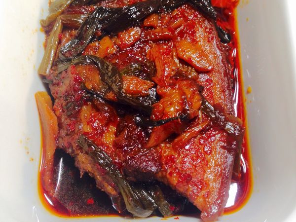 放入電鍋煮飯2～3次
瓦斯爐中火燉煮，直到醬汁收乾


ps瓦斯爐會比較快，醬汁收乾程度，一個人喜好