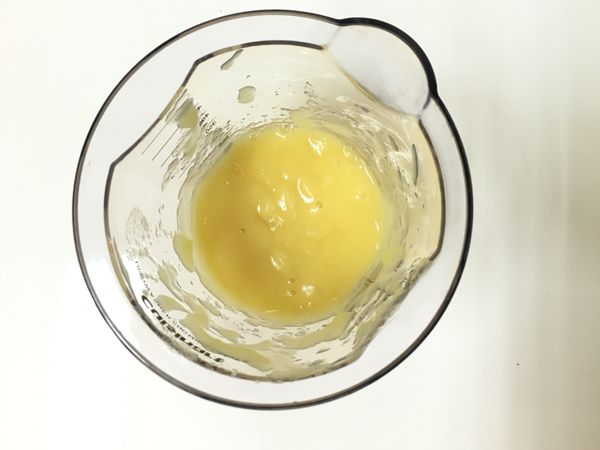 放涼後，使用攪拌棒打成泥。