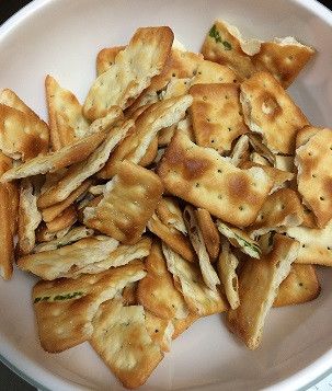 餅乾剝成小片備用