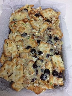 將餅乾倒入烤盤中、鋪平