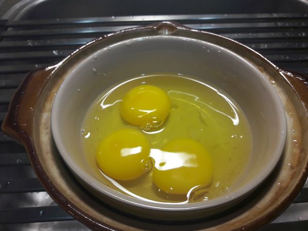 3顆雞蛋打散