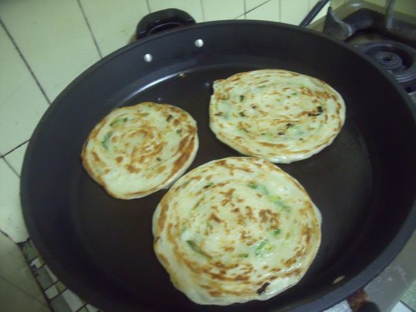 兩面煎至金黃即可。