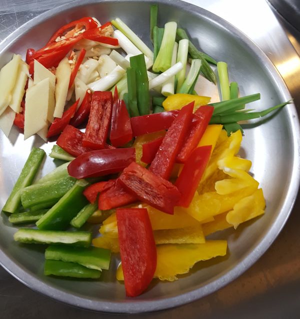 所有辛香料, 配料切長條狀