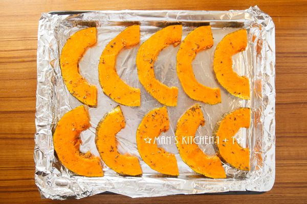 接著放入烤箱用200度的溫度烤20分鐘。