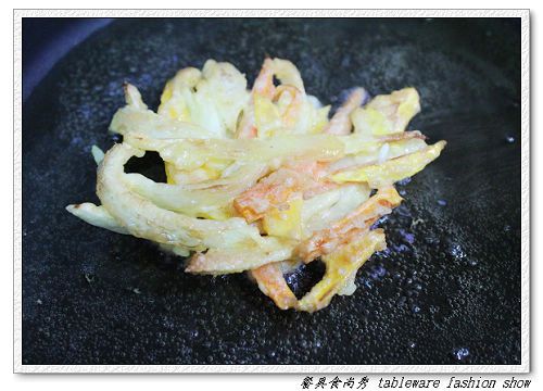 兩面炸至表面金黃即可