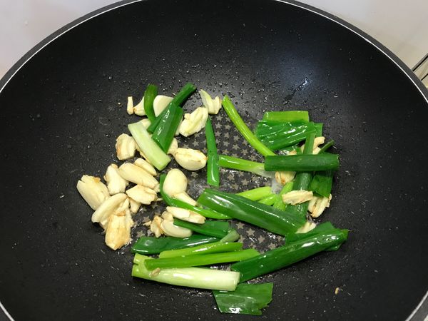 蔥蒜下鍋爆香