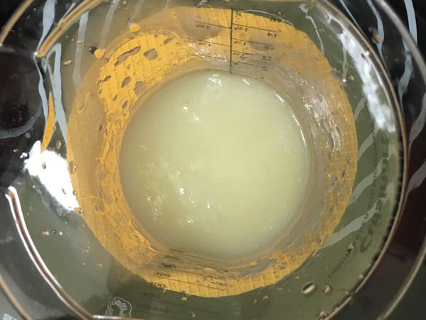 使用攪拌棒打成泥。