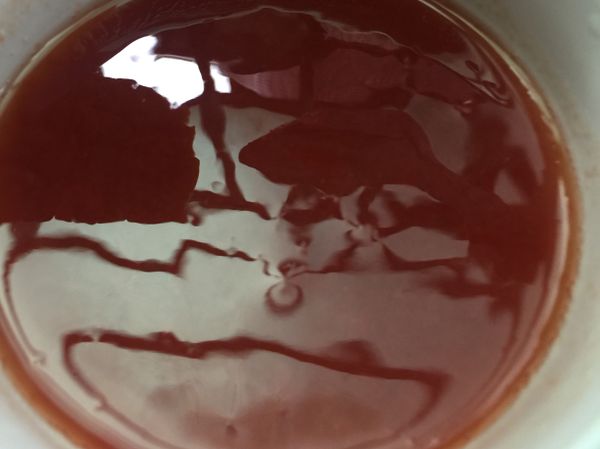 把醬調好 蕃茄醬 糖 白醋 各三大匙 再加兩小匙鹽