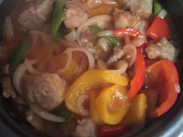 調好的醬汁丟進去至滾熟～～～
也不用牙給加太白粉水 番茄醬本來就是哥哥的