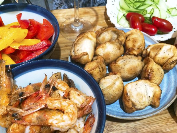 所有材料都準備好後，就可以進行組合囉，選擇一個自己喜歡的容器，這次我選用了馬丁尼酒杯！這樣一人份很剛好喔，組合方式不限，自己喜歡怎麼擺都可以喔